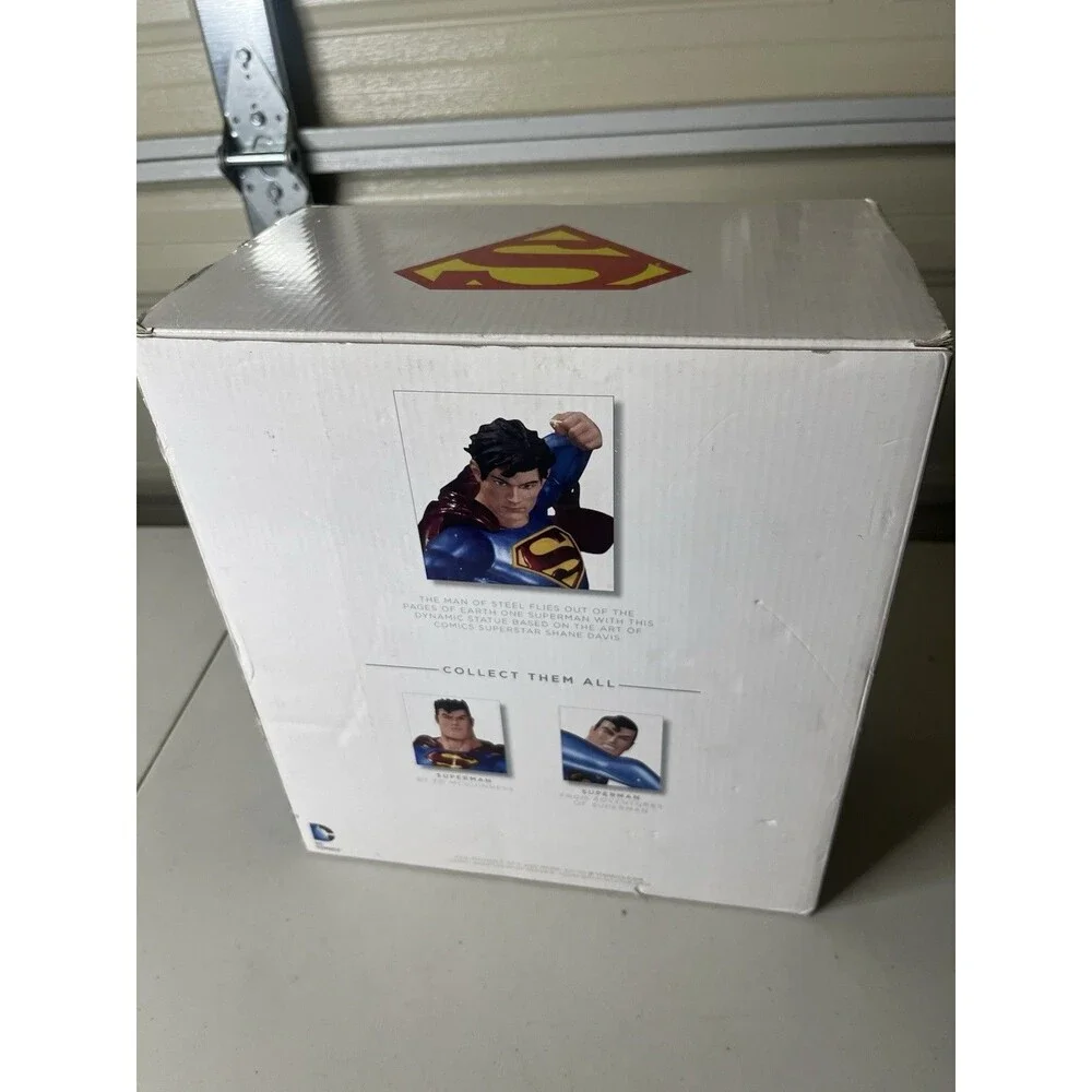 Superman The Man Of Steel Kenneth Rocafort Statue DC Collectibles 1538/5200